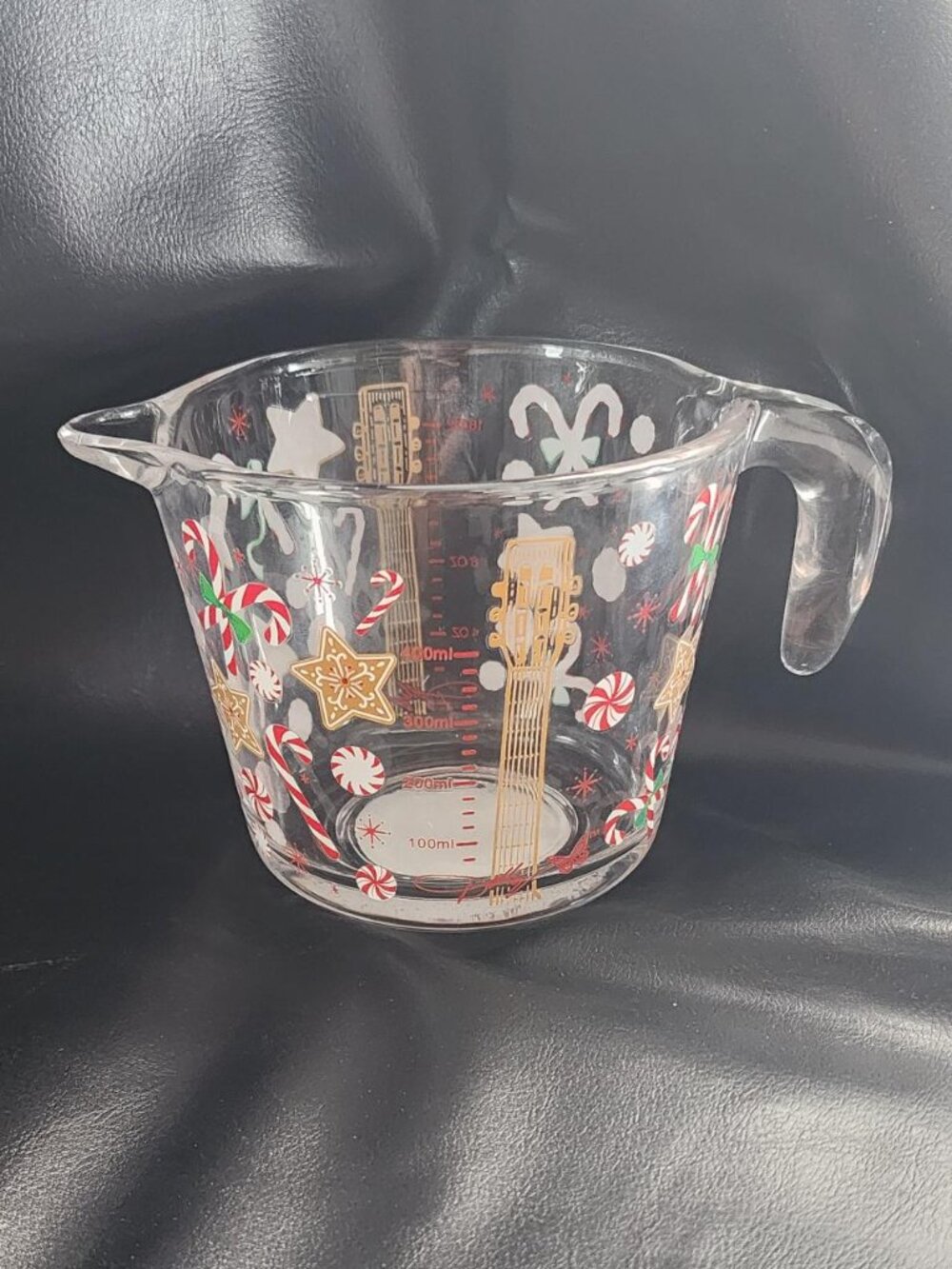 Dolly Christmas Music Glass Measuring Cup